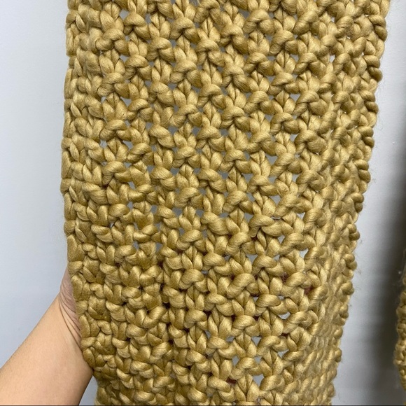 ✨NEW✨ COZY KNIT SCARF AND BEANIE (POMPOM) SET - Picture 7 of 14